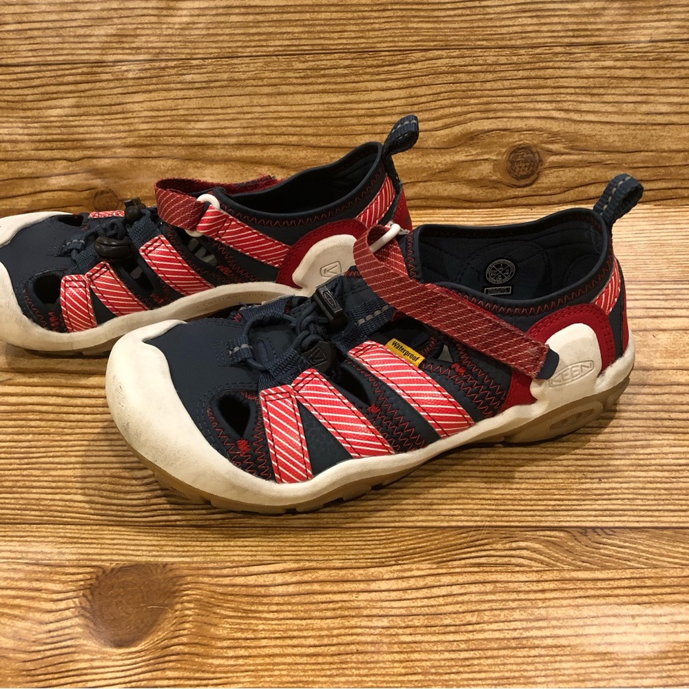 Size 1 kids Keen waterproof shoes. Red blue